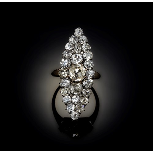 A Late 19th century Navette Cluster gold ring with diamonds.